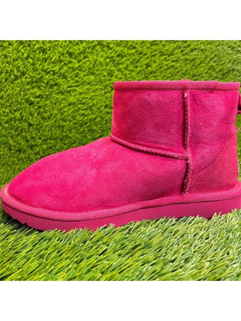 UGG Classic Mini II Girls Size 4Y Hot Pink Classic Outdoor Suede Winter Boots